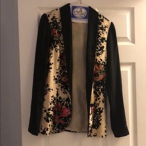 NWOT light weight floral blazer